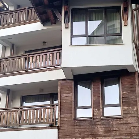 Melania In Complex Royal Towers *