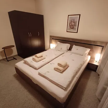 Melania In Complex Royal Towers Μπάνσκο