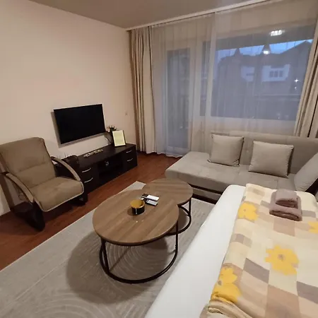 Melania In Complex Royal Towers Апартамент