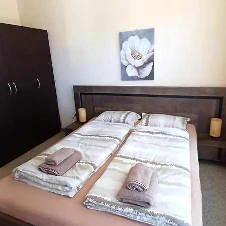 Melania In Complex Royal Towers Μπάνσκο