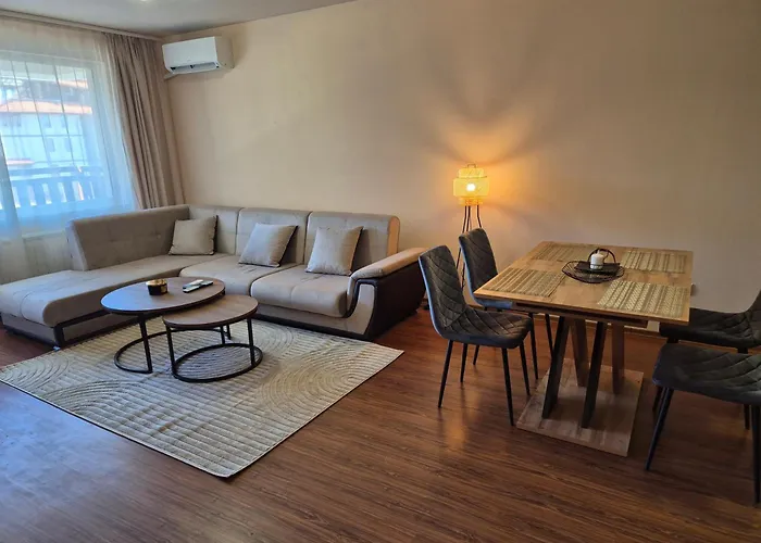 Melania In Complex Royal Towers 公寓