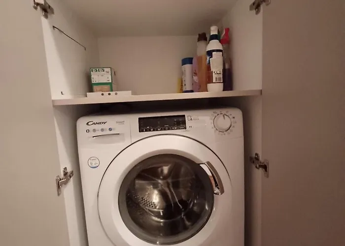 Melania In Complex Royal Towers