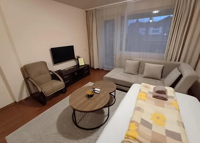 Melania In Complex Royal Towers Apartamento