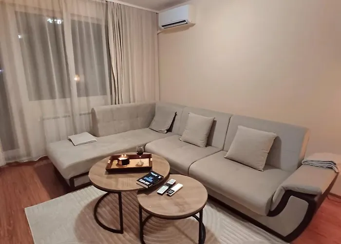 Melania In Complex Royal Towers