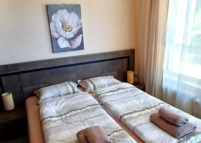 Melania In Complex Royal Towers Apartamento *